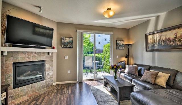 Modern Vancouver Townhome - Right on Main St!