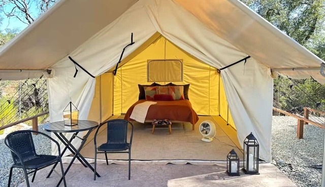 Moonshadow Flat Glamping: Jasper Tent in Penn Valley