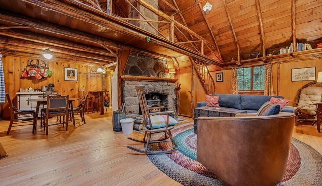 Mountain Air Cabin: Historic Steiner Gem near Mt. Hood - 2BR/1BA