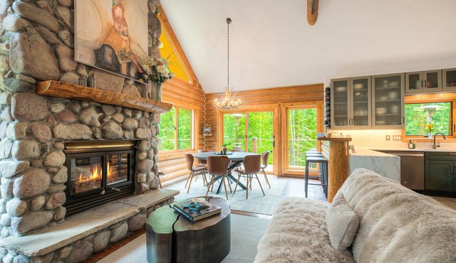 Mountain Chic Cabin | Hot Tub, Firepit & Seclusion in Blue River in Blue River