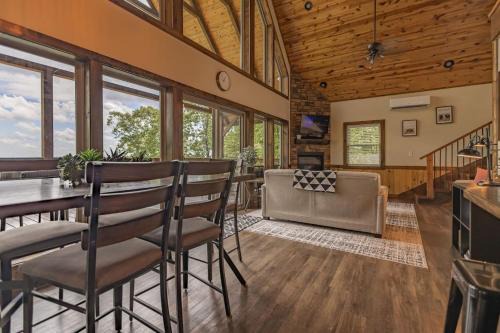 Mountain Crest Cabin- Fall Getaway With A Beautiful View in Jasper