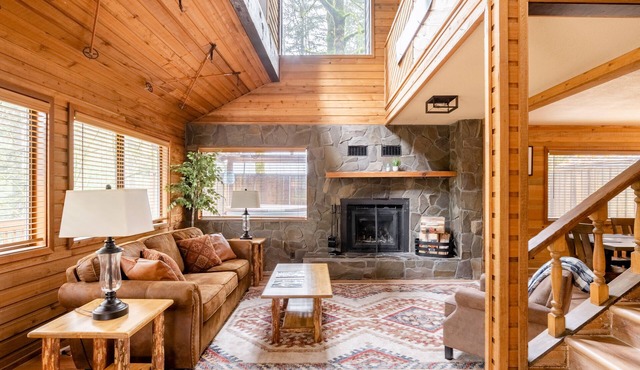 MT HOOD CABIN! Remodeled, 2500 sq ft, Sleeps 12!