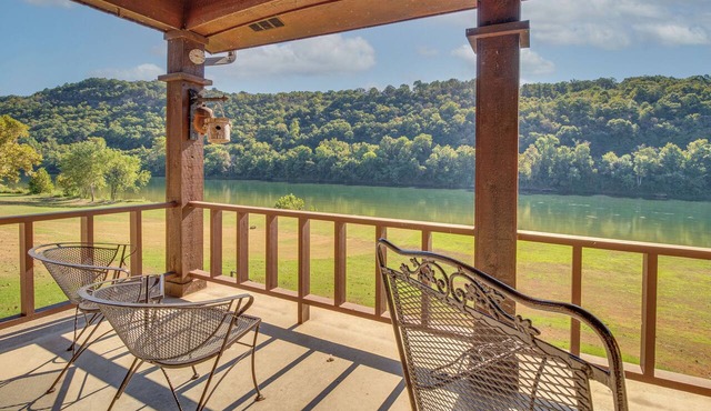 Mtn Views, On the White River: Norfork Getaway in Norfork