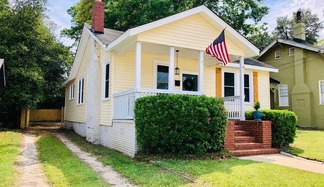 "Music & Martinis" Charming Cottage Near Medical District in Augusta