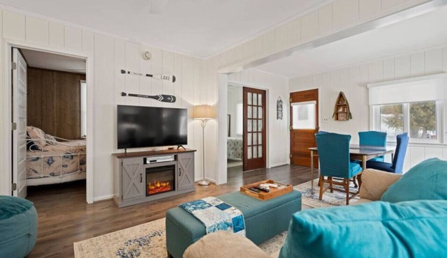 Namaste on Huron! Walk to beach, couples getaway!