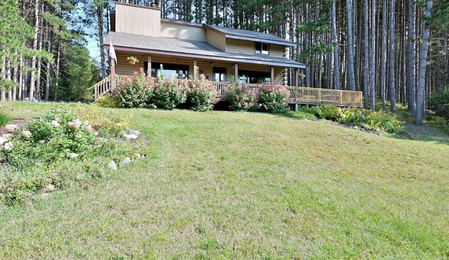 Namekagon Pines Retreat a 3 bedroom Log Home Near Mt. Telemark