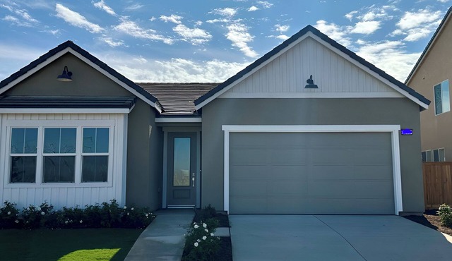 National Parks, Savemart Center, EV Charge Port, Smart TV's, Fire Pit, Sega in Clovis