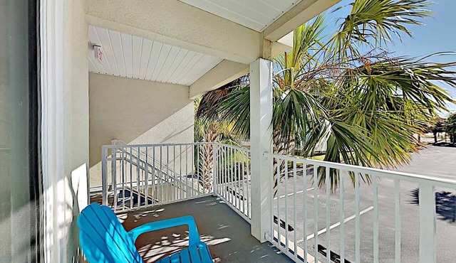 Navarre Beach Condo | Easy Access to Beach and Community Pool!