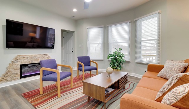Near Midtown & Medical District! Updated Unit