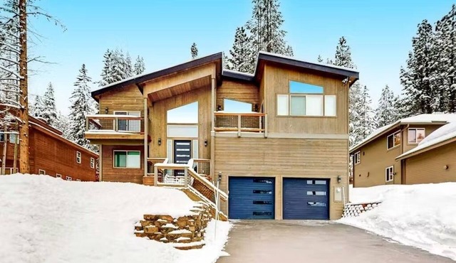 New 2023 Built, 5-bedroom Tahoe Donner house in Truckee with AC + Meadow Views