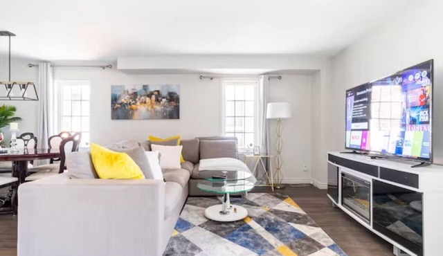 *NEW*Classy Inviting 4 Bedrm home near Toronto Pearson Airport Mississauga core in Mississauga