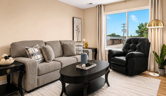 New!Contemporary UpperFlat Near Downtown Roseville
