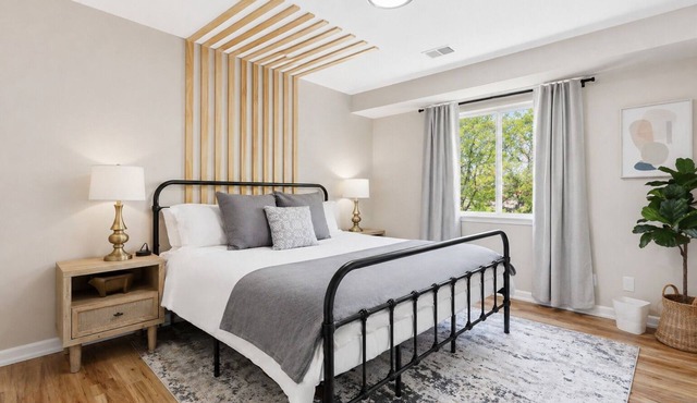 New! Cozy 1BR Upper Unit in the Heart of Roseville