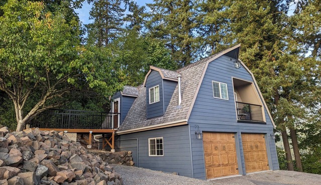 New Cozy Cottage - Centrally located in the Pacific Northwest