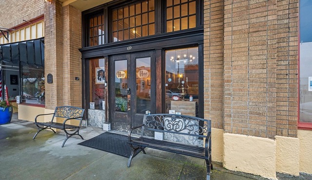 NEW! Hotel Cathlamet 212 - King Suite