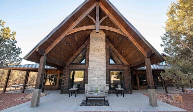 New! Juniper Ridge Luxury Lodge @ East Zion & Bryce