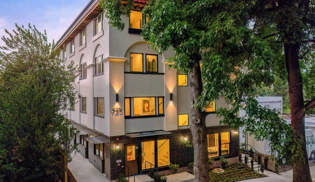 New Kerns Studio Prime Spot Walkable Area