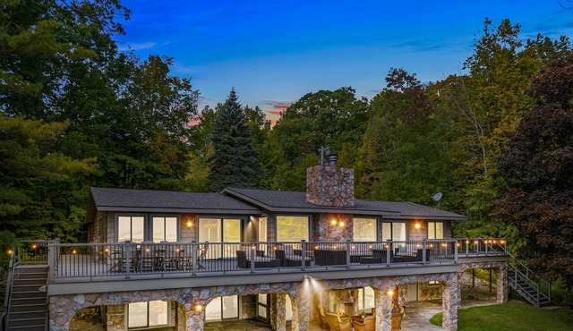 New Listing! 20% OFF! Burt Lake-Lakefront-Huge Deck & Yard-Fire Pit