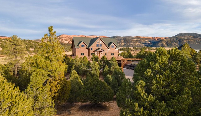 New Listing! Bryce Luxury Lodge