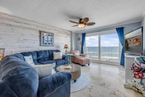 NEW Listing! Direct Oceanfront 2-2 Private Balcony Heated Pool & Garage Parking