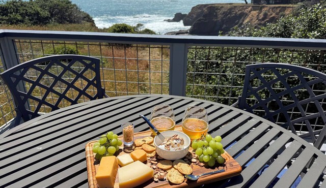 NEW LISTING! Oceanfront Coastal Home-SPECTACULAR VIEWS with Hot Tub & Large Deck in Gualala