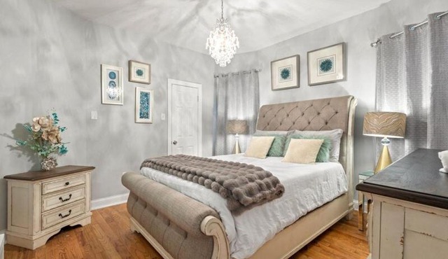 New Luxurious 5BD-2BA Duplex-FREE WINE-2CAR Parking