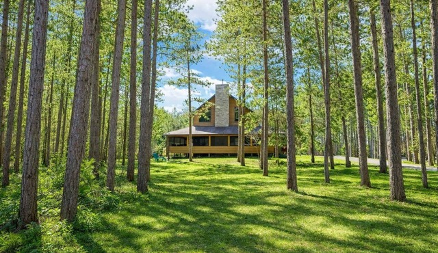 NEW! Luxurious Driftwood Lodge | Castle Rock Lake