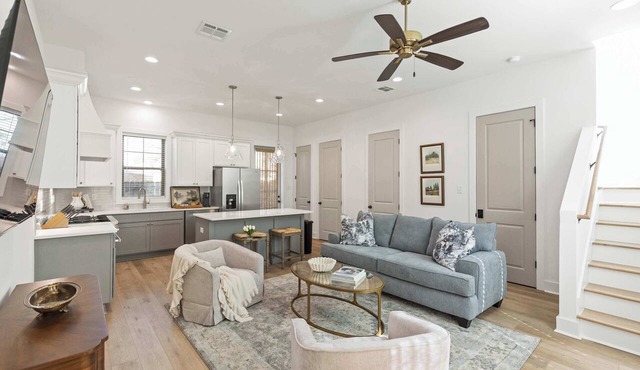 New Modern Home- River Ranch - King Bed