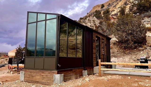 New Modern Tiny House with BBQ in Orderville, Utah