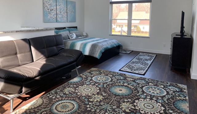 New studio apartment just minutes from wine country and Lake Erie in Perry
