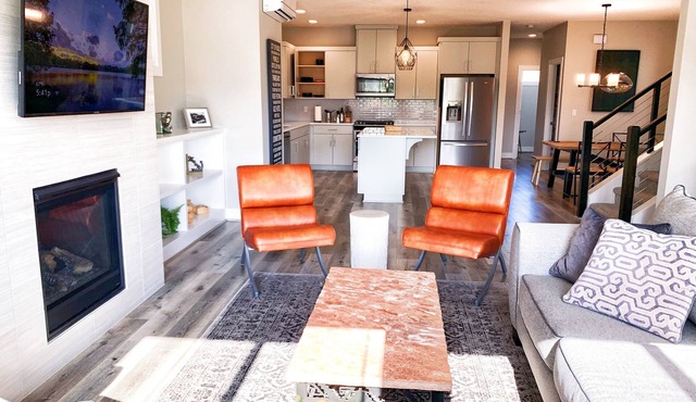 NEW Stylish LUX 5B/3.5BR Retreat, Close to Parks