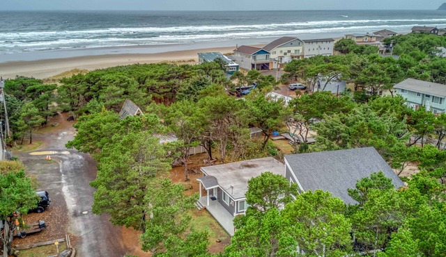 Newley Remodeled Single Story Home with Two Kings and One Minute Walk to Beach!
