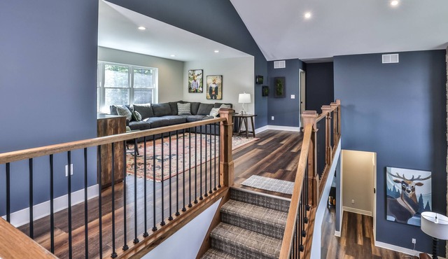 Newly-built, secluded home with firepit, patio, front porch, & gas fireplace in Boulder Junction