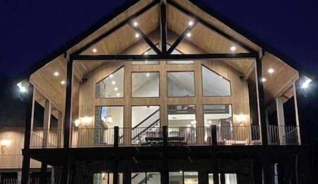 Newly constructed river retreat. Fly fishing in summer, snowmobiling in winter. in Ashton