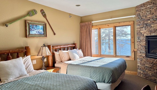 NEWLY LISTED Lakeside 2 Queen Fireplace Studio~Pool/Hot tub/Sauna