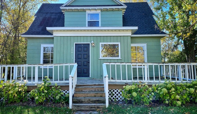 Newly remodeled 100+year old 3 bed 2 bath house with original wood work.