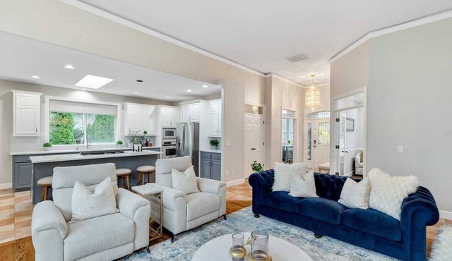 Newly Remodeled! Modern Luxe Home w. Hot Tub