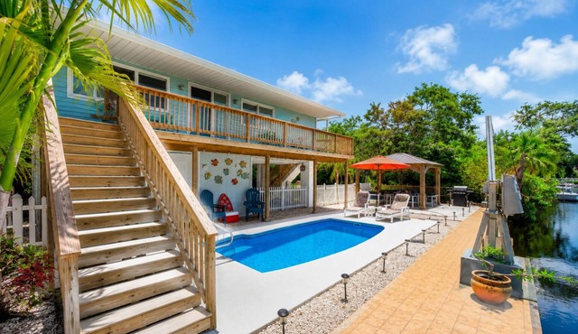 NEWLY RENOVATED 3/2 WITH POOL AND CANAL ACCESS! Pet-Friendly