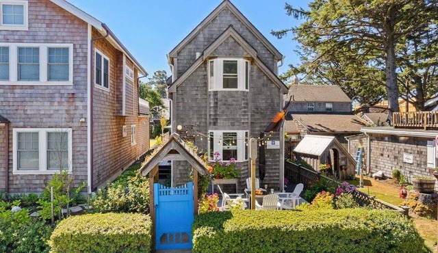 Newly Renovated+Fire Table+Steps from Cannon Beach