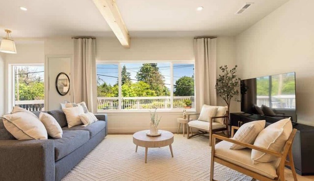Newly Renovated Home w/Hot Tub And Guest Suite