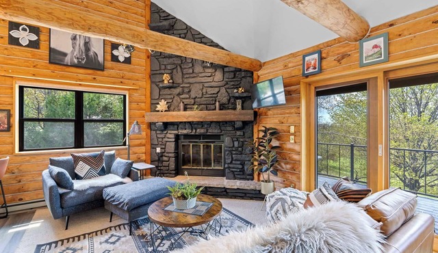 Newly Updated Log Home on 5 acres - The Great Escape