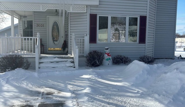 NFL Draft Charming 4 bedroom House small town appeal Pound 35 min. from Stadium