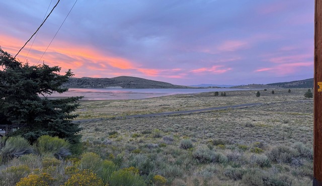 Nice quaint cabin in Panguitch Lake UT with a great view!