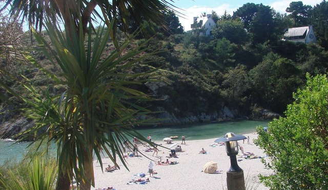 Nice quiet house, only a few yards away from the Rospico beach in Finistère