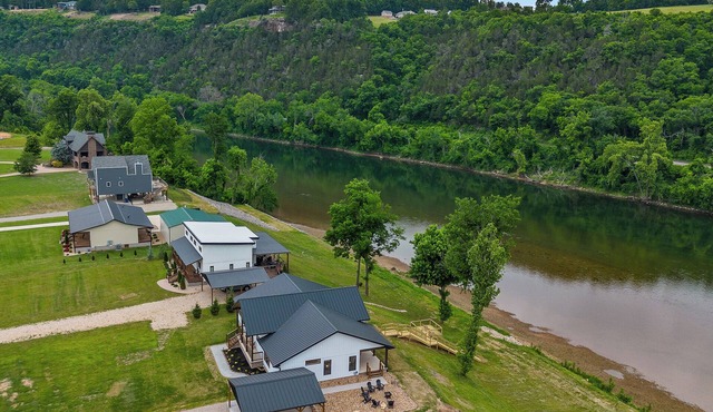 NORFORK HIDEAWAY ON THE WHITE RIVER! NEW 4BD/2.5BA HOME WITH DIRECT RIVER ACCESS