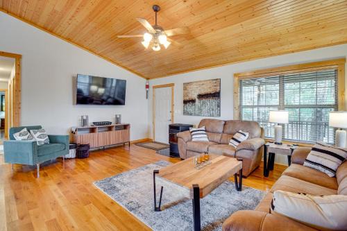 Norfork Lake Access: Cabin w/Deck & Water View!