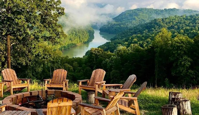 Norris Lake FarmHouse w/Lakeviews, access and 140 acres to play.