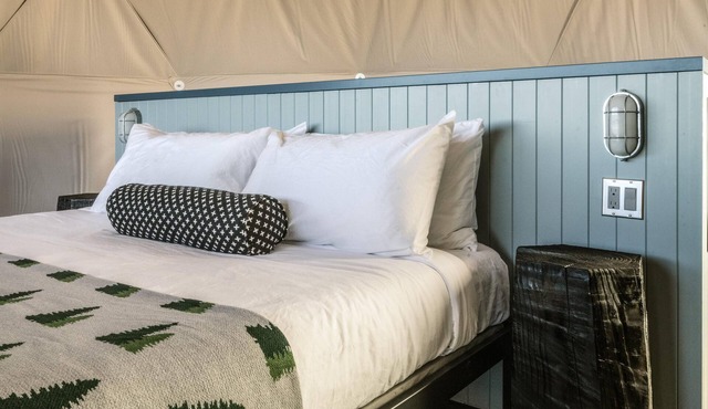North Cape Hideaway Dome, King - w/SHARED Luxury Bathhouse Access