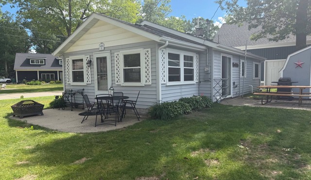 North View Cabins #1 - Comfortable 2Bed/1Ba Cabin with Private Deck on the Lake!