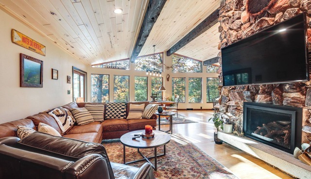 Northwoods Cabin w/Lake Access & Boat Dock